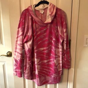Hooded tie dye pullover
